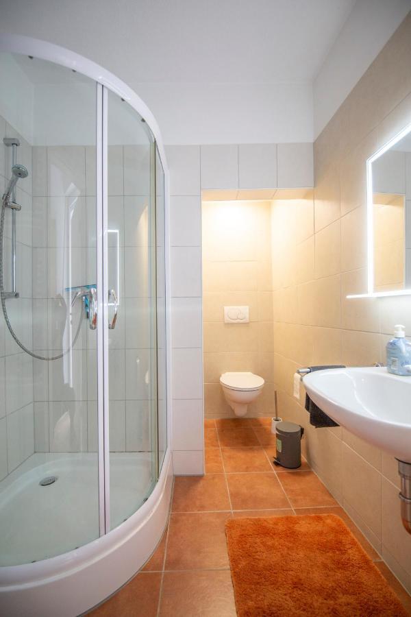 Apartment Mit Kleinem Innenhof Im Erdgeschoss Fuer Bis Zu 4 Personen Klotten Exterior foto